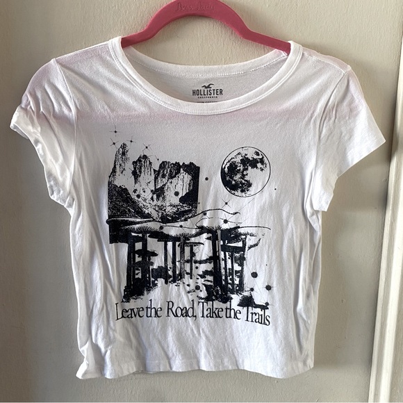 Hollister “Leave the Road Take the Trails” White Nature Graphic T-shirt